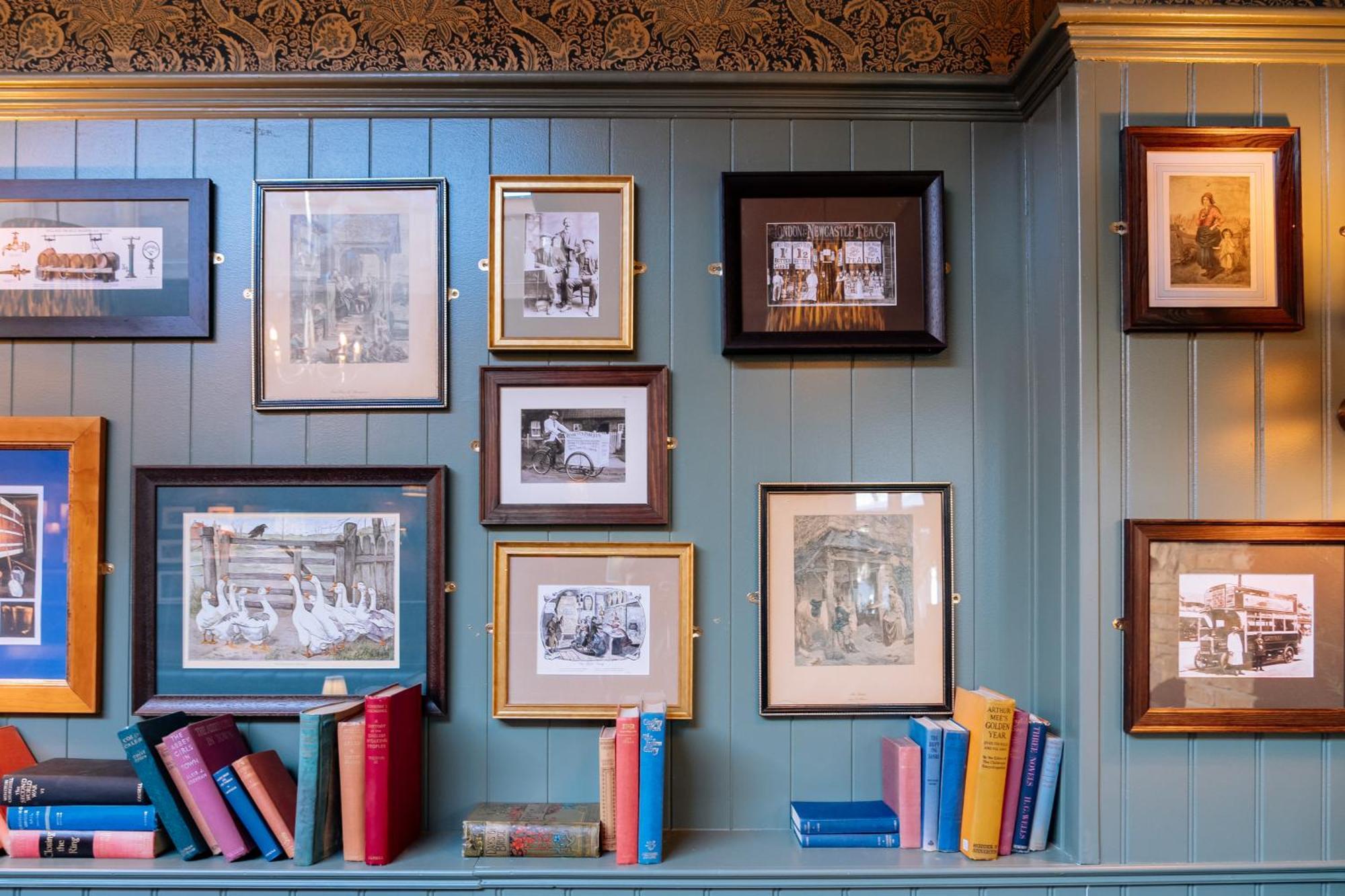 The Royal Oak Woodford Exterior foto